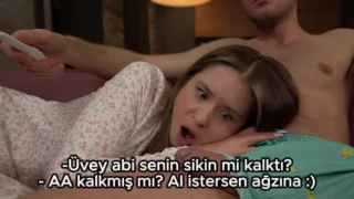 Oha üvey abi sikin kalkmış! Yalasam mı acaba? Üvey porno